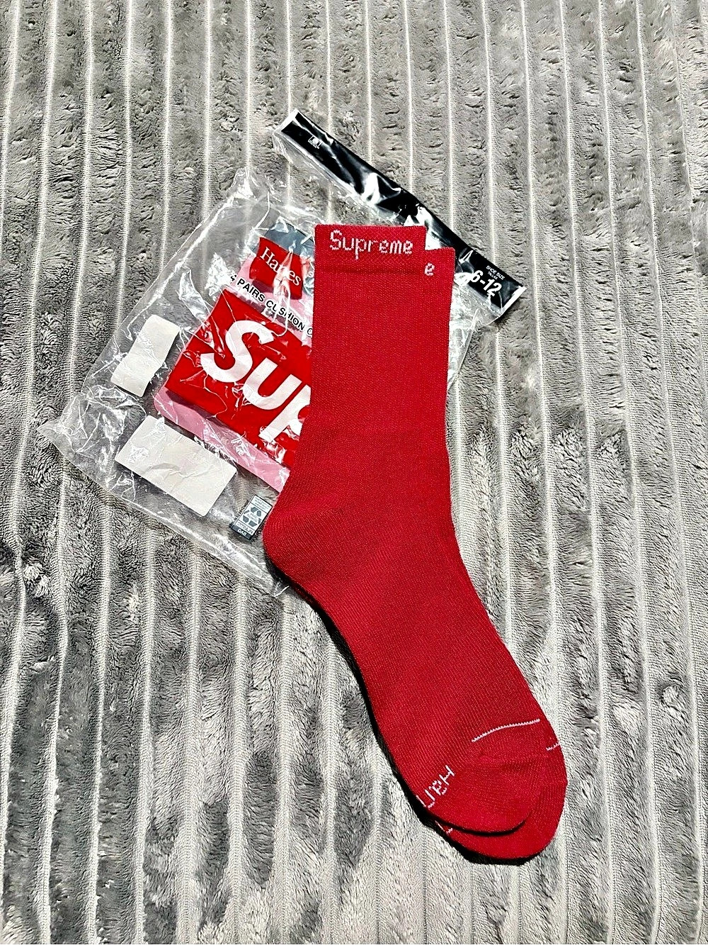 Supreme Hanes Crew Socks Red Logo Size Large (1 pair)
